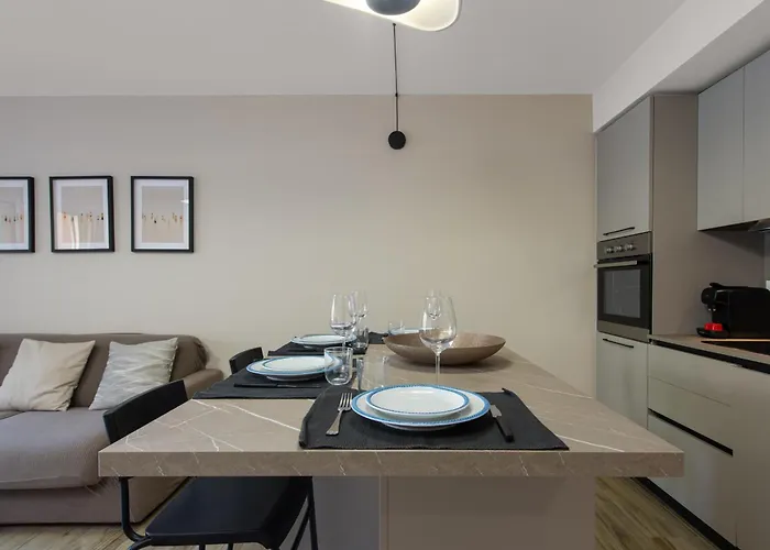 Joli Confort, Clim - Emplacement Ideal Apartment *